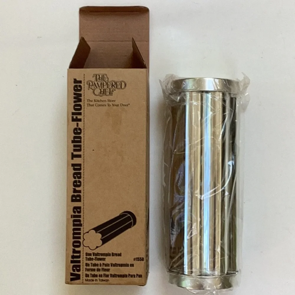 The Pampered Chef Flower Bread Tube NWT‎